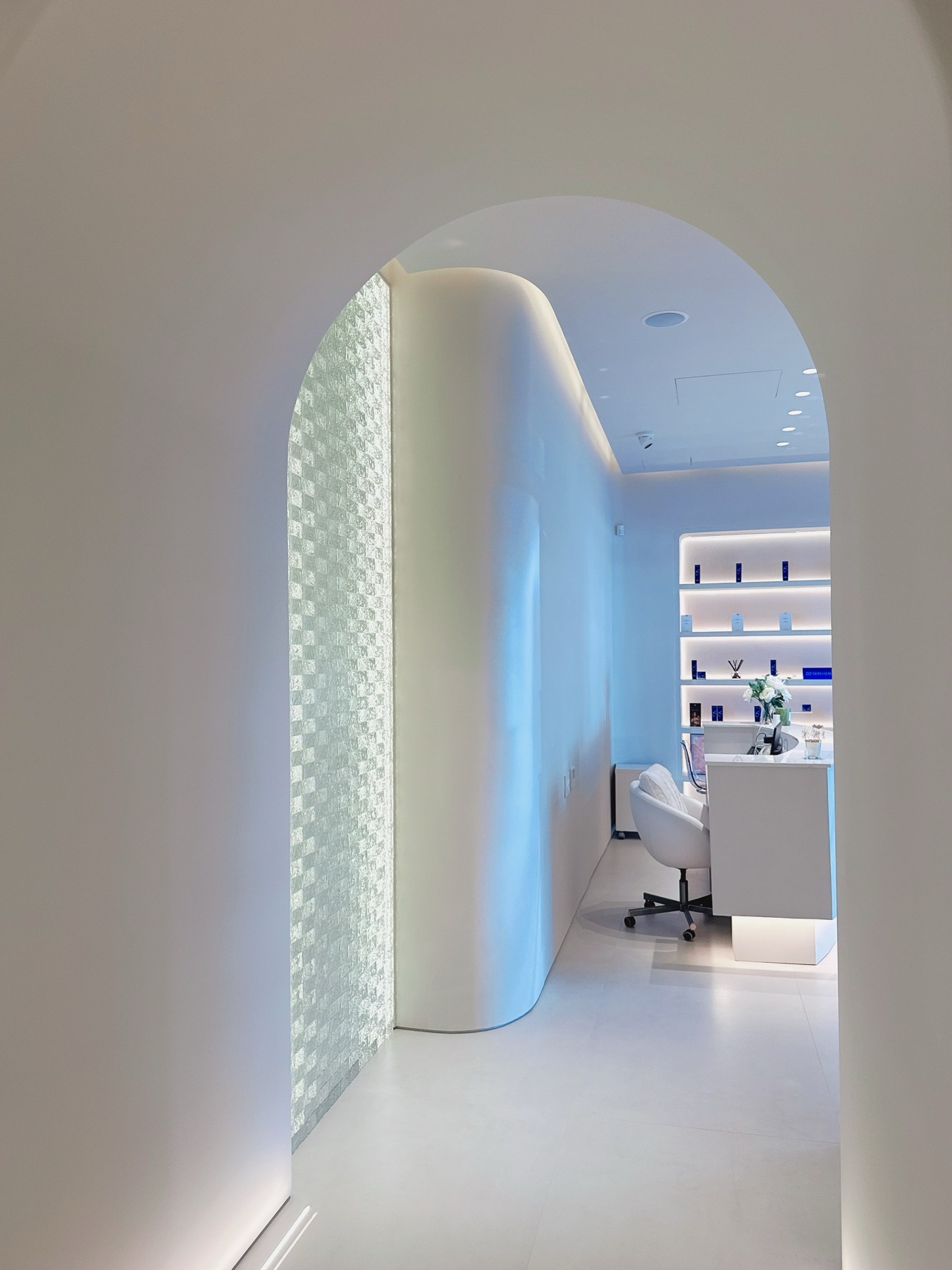 RÉVI·AN Skin & Laser Clinic — Arched Corridor
