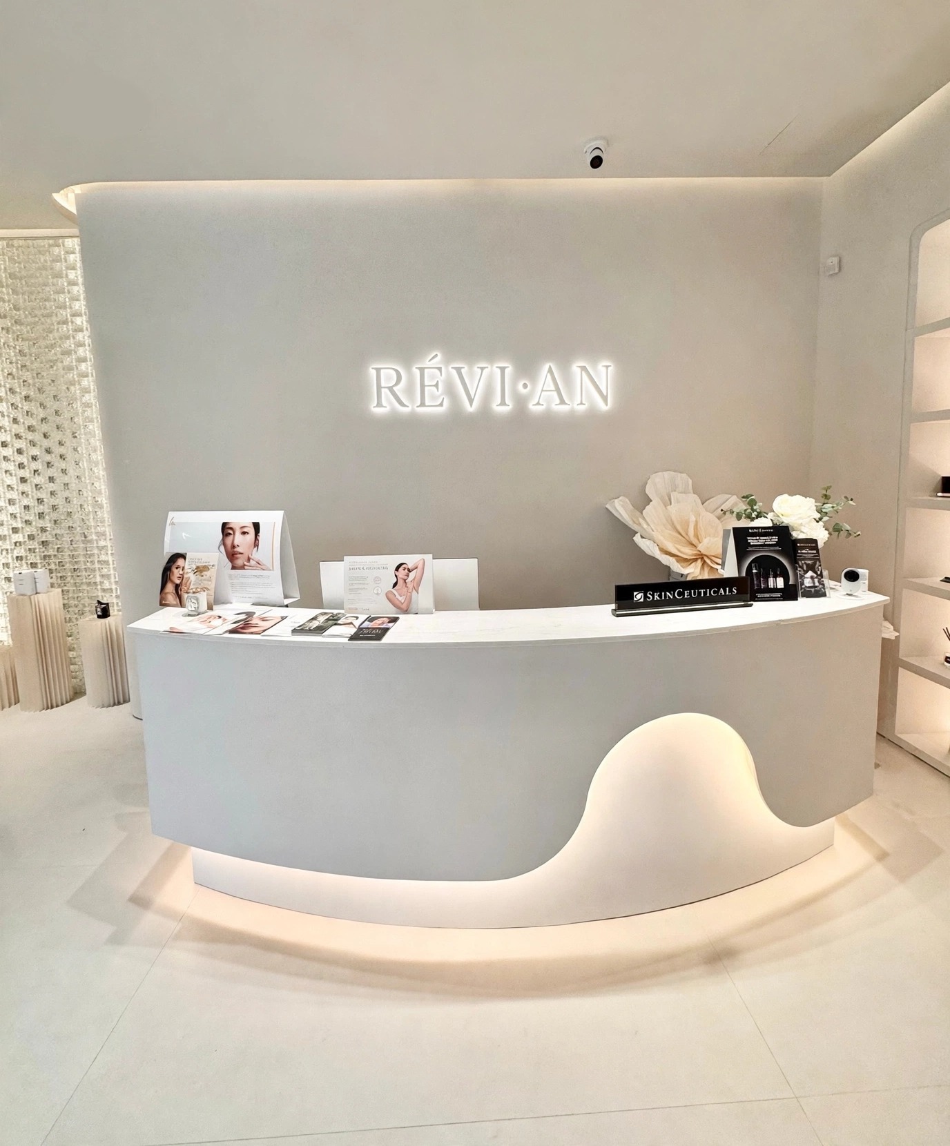 RÉVI·AN Skin & Laser Clinic — Reception